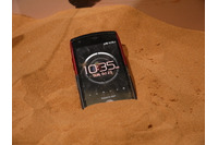 米国防総省が制定した「MIL-STD-810G」に準拠する耐衝撃の性能を装備するタフネススマートフォンを発売(KDDI、沖縄セルラー) 画像