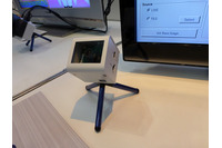 ソフトウェアを内蔵した小型の人物検出カメラを展示(シキノハイテック) 画像