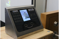 企業の勤怠管理にも活用できる3次元顔認証システムを展示(アイティ・セック) 画像