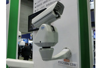 【セキュリティショー2015】-45～50度、対風速60mまで対応するフルHD画質の自動追尾カメラを展示(富士電機、富士電機機器制御) 画像
