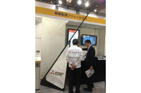 【セキュリティショー2015】無線LANアンテナを内蔵しパソコンやスマートフォンへ監視カメラの映像送信が可能に(三菱電機) 画像