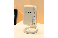 【セキュリティショー2015】高い利便性を備えた無線LANルーターのような外観のIPカメラ(ソリッドカメラ) 画像