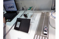 災害時にインフラが破壊された場合でも情報の収集と拡散を行えるシステムを展示(NICT) 画像