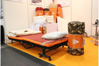 【防犯防災総合展2015】水害時に非常用のイカダとして使用可能、自分の身を守ってくれるマットレス(NAテック) 画像