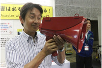 【防犯防災総合展2015】災害時に英語などの外国語での緊急放送が可能になる非常用多言語拡声装置(エジソンハードウェア) 画像