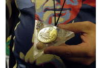 ［DEF CON 23］今年はクリスタル！　勝者の印「Uberバッヂ」に迫る 画像