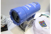 爆発事故に備え耐圧防爆構造がExd 2 CT6に準拠したネットワークカメラを展示(オムロンフィールドエンジニアリング) 画像