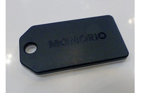 【CEATEC 2015】BLE採用の小型タグがスマートフォンと連動、紛失位置の特定や追跡が可能に(落し物ドットコム) 画像