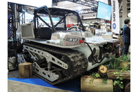 水害に備え水上を浮上航行可能な高機動水陸両用車(米ポラリス) 画像