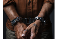 2,400万人の個人情報販売 懲役8年 画像