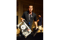 [DEFCON21] 如何にしてミニクーパーをハッキングするか ～ 自動車のCANメッセージのリバースエンジニアリング 画像