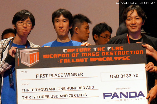 HITB2012 CTFに優勝した日本人チームのsutegoma2のメンバーたち。去年に引き続いての二連覇を達成し、優勝賞金のUSD3133.70を手に入れた。（上野 宣）