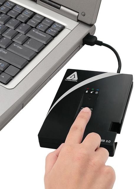 指紋認証センサー搭載。最大5本の指を登録できる「Aegis Bio- 3.0シリーズ」