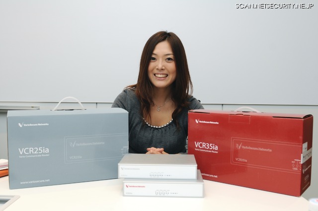 カジュアルな手提用ハンドキャリーがついたVario Communicate Router 25ia、35iaの梱包ボックス