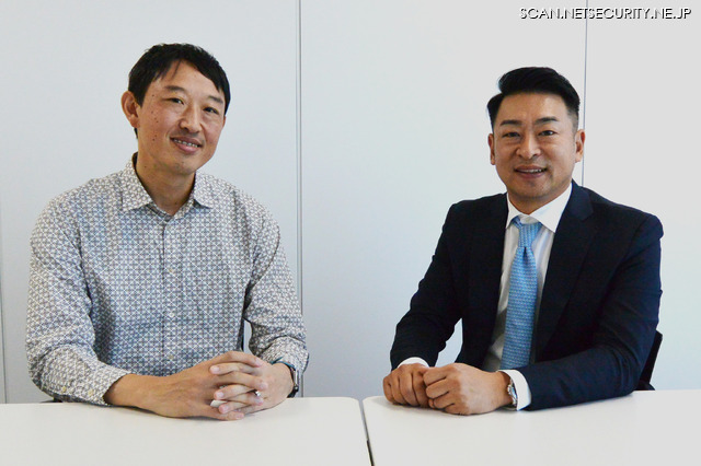 Exabeam Japan株式会社 Regional Director 光山 慶 氏（右）、ScanNetSecurity 編集長 上野 宣（左）