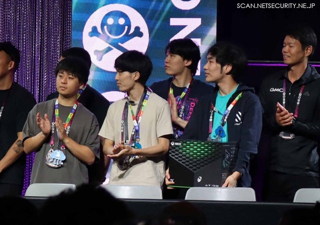 「Cloud Village CTF」参加メンバーと代表取締役CEO牧田(右端)
