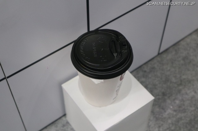 このカップの蓋にカメラが仕込まれている