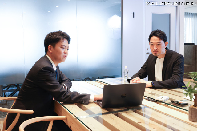 Cloudbase株式会社 代表取締役 岩佐 晃也 氏（左）、ScanNetSecurity 編集人 上野 宣（右）（撮影：宮川 舞子）