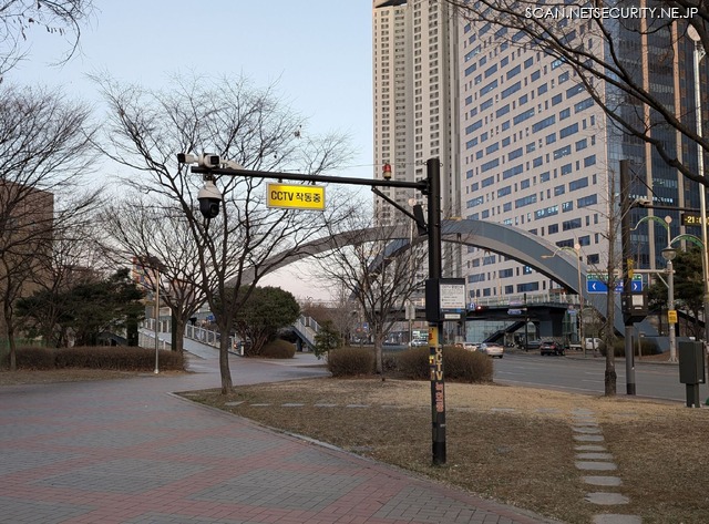 スマートポール：このような設備が街中にインフラとして展開。