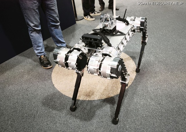 見た目は武骨だがクラウド＋AIバックアップあり