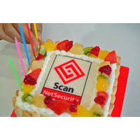 りく君のScan編集部死活監視ログ 「Scan創刊16周年バースデーケーキを試食したよ」 画像