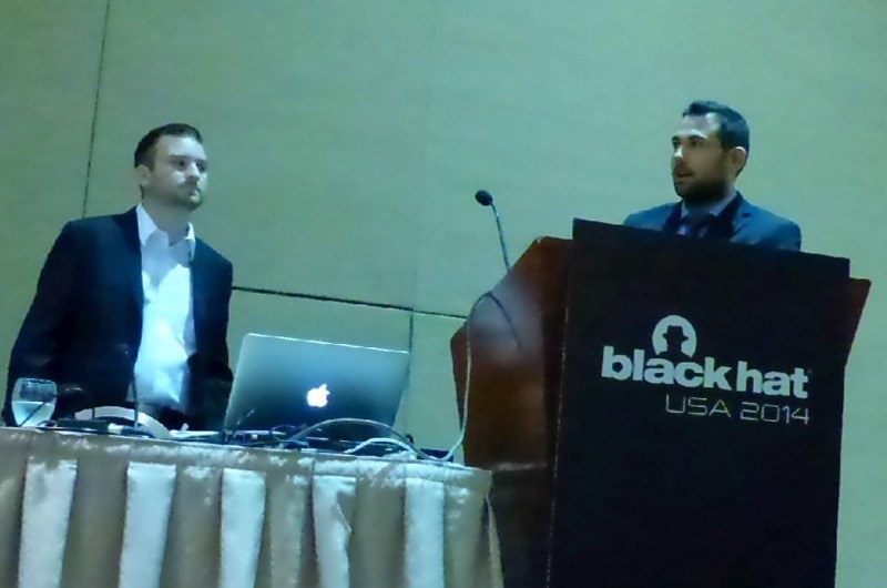 NTT Com Security の Stephen Breen 氏 (写真右) と、Christopher Camejo 氏 (写真右)