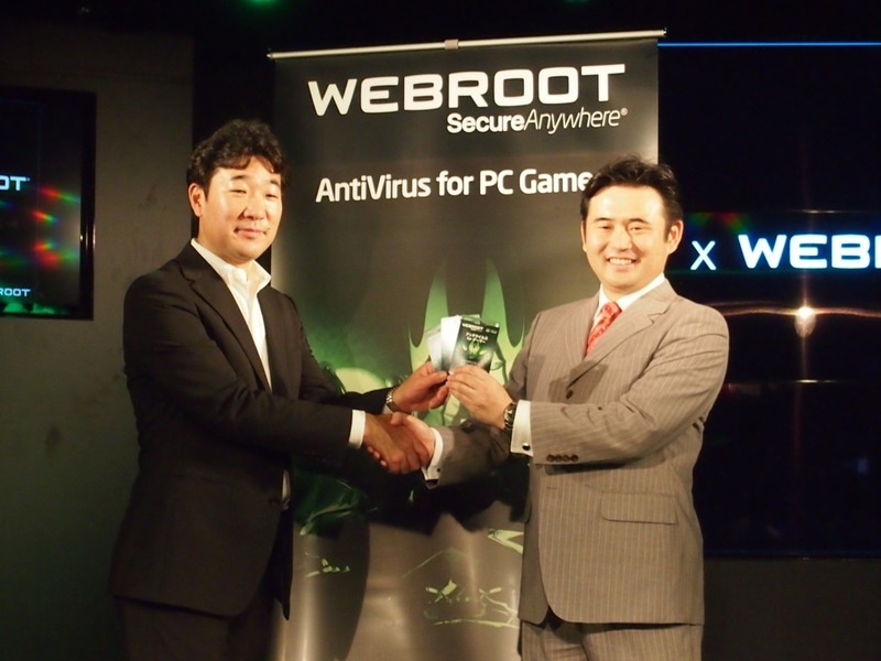 ウェブルートの代表取締役社長である伊藤誉三氏（左）と、e-Sports SQUAREを運営する株式会社SANKOの代表取締役である鈴木文雄氏