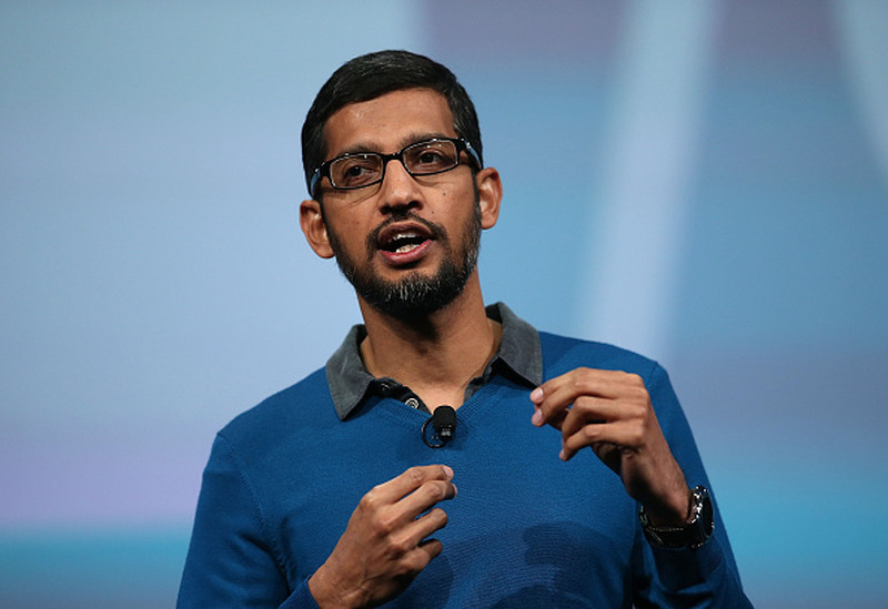 グーグルの上級副社長を務めるスンダー・ピチャイ氏がキーノートに登壇 (c) Getty Images