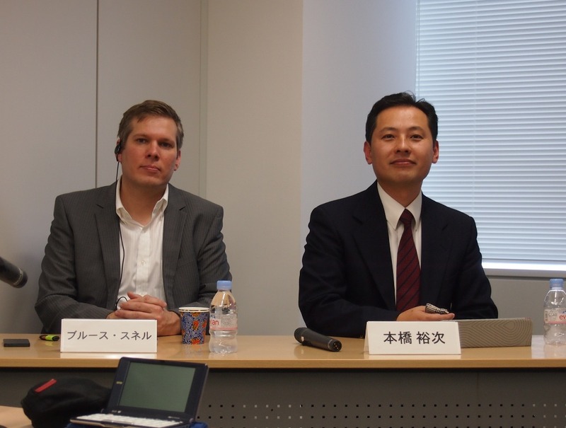 ブルース・スネル氏(左)および本橋裕次氏(右)