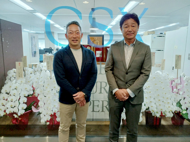 代表取締役社長である鈴木勝人氏（左）と、代表取締役副社長である岡本栄治氏（右）