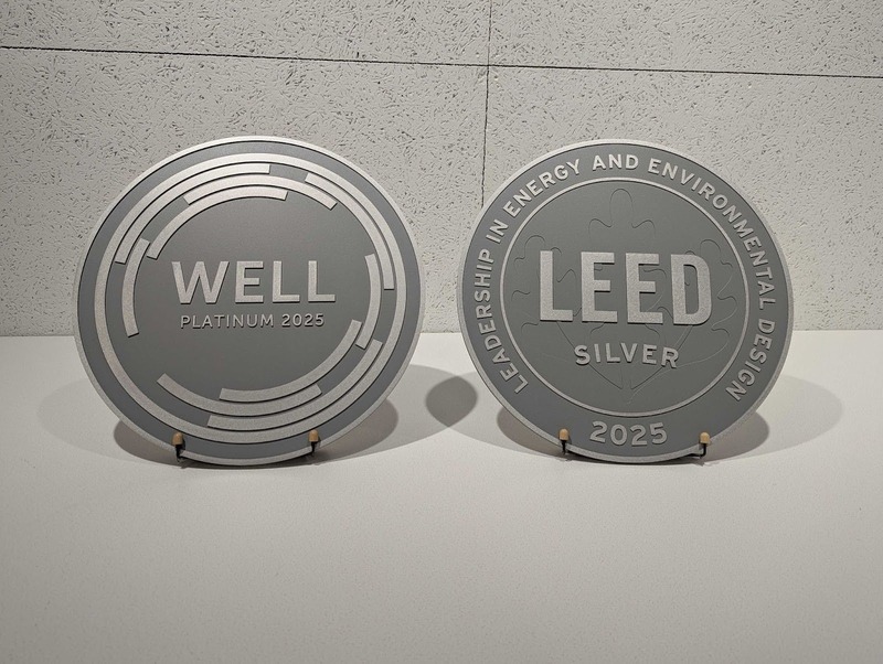 「WELL Platinum」認証と「LEED Silver」認証