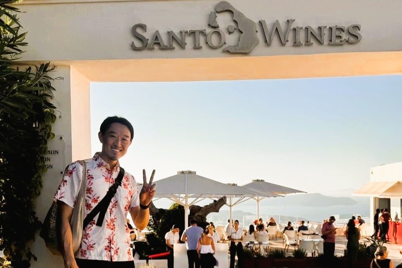 ScanNetSecurity編集長 上野 宣（ギリシャ サントリーニ島のワイナリーにて）