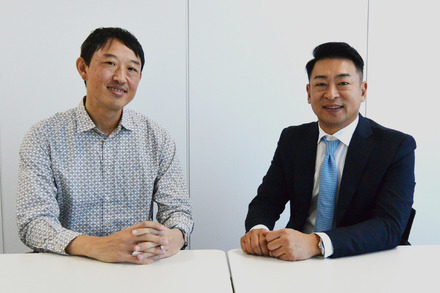 Exabeam Japan株式会社 Regional Director 光山 慶 氏（右）、ScanNetSecurity 編集長 上野 宣（左）
