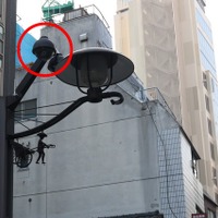 街頭監視を目的とした防犯カメラも随所で確認することができた