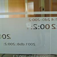 AFRINICオフィス内の会議室の仕切ガラス
