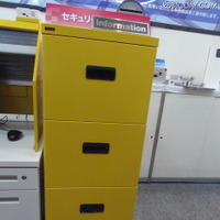 PC収納ボックスの隣に設置したセキュリティ管理ロッカー