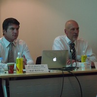 米Arbor Networks社のマット・モイナハン氏（左）および、ジェフ・リンドホルム氏（右）