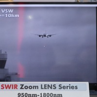 曇り、雨、霧でも物体の形状がわかるSWIRカメラ。画像がブレているのは動画を撮影したため