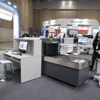 物理とサイバーの融合。CCTV や X線検査装置なども多数展示