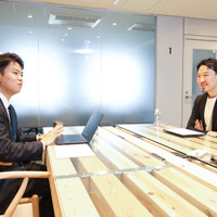 Cloudbase株式会社 代表取締役 岩佐 晃也 氏（左）、ScanNetSecurity 編集人 上野 宣（右）（撮影：宮川 舞子）