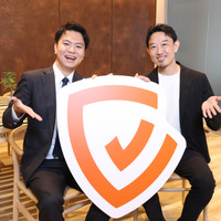 （撮影：宮川 舞子）Cloudbase株式会社 代表取締役 岩佐 晃也 氏（左）、ScanNetSecurity 編集人 上野 宣（右）（撮影：宮川 舞子）