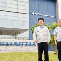 株式会社NITTAN 執行役員経営企画部 部長 村山 誠治 氏（左）、情報システム部 部長 谷口 暢 氏