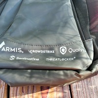 創刊 27 周年記念キャンペーンのおしらせ（5）後出し特典「Black Hat USA 2025 参加者用バックパック」