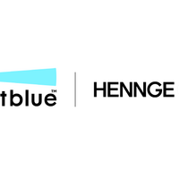 「HENNGE One」と「Lightblue」のロゴ