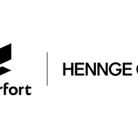 「HENNGE One」と「Silverfort」のロゴ