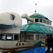 表彰式は猪苗代湖の観光船かめ丸の船上で行われた