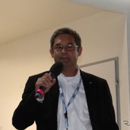 AVLの代表として挨拶するDirk Geyer氏（head of product center safety and security）