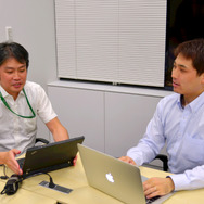 日本ネットワークインフォメーションセンター 岡田雅之氏 （左）と、日本ネットワーク・オペレーターズ・グループ 平井則輔氏（右）