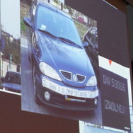 ジェフ・モス氏講演のスライドの一枚、自動車のナンバーを録画するビデオ監視システムにSQL攻撃をしかける方法