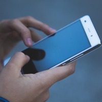 スミッシング配信経路トップはマルウェア感染した携帯電話端末 ～ 総務省田中氏とTwoFive、SMS版フィッシングの現状と対策解説 画像